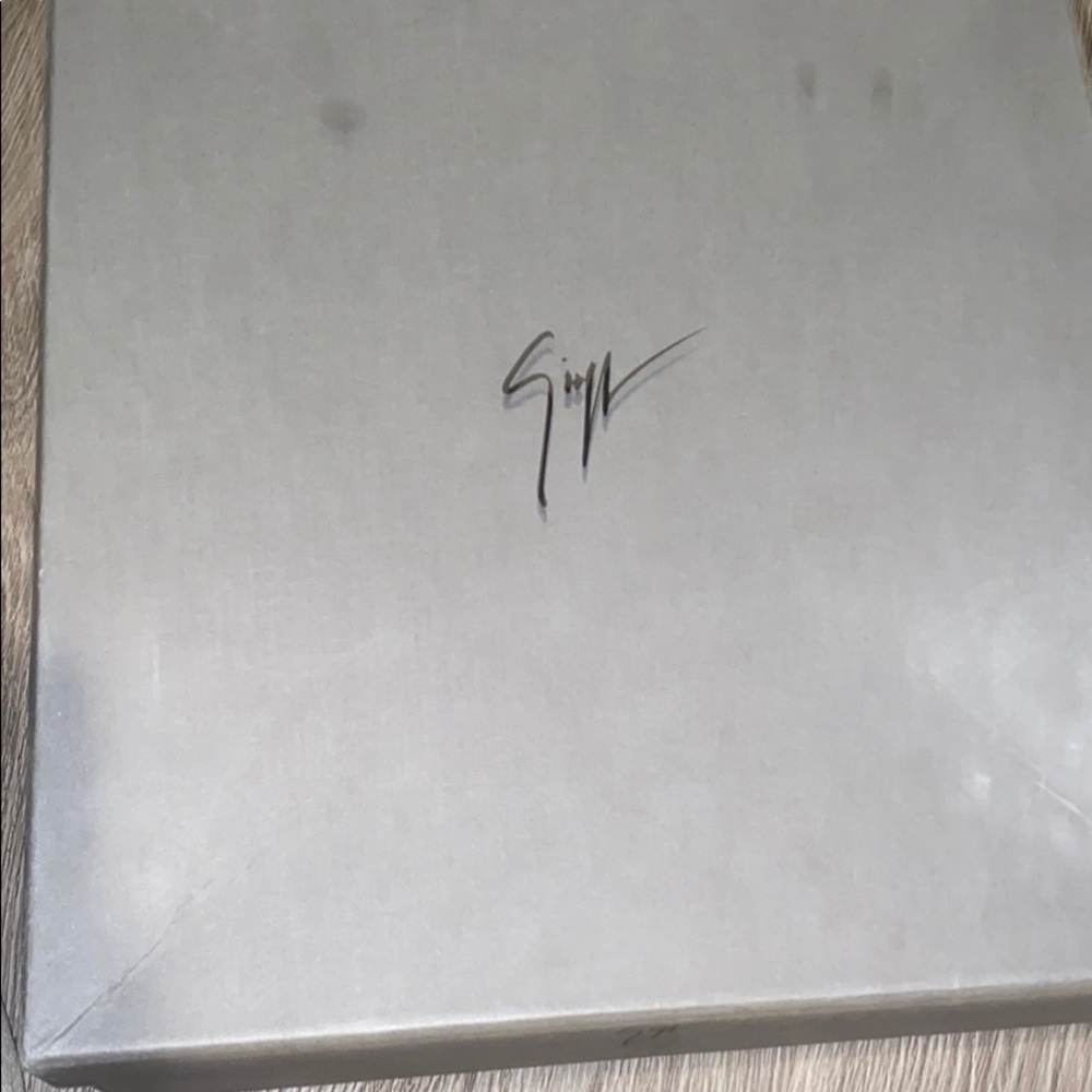 shoes - Picture 2 of 3